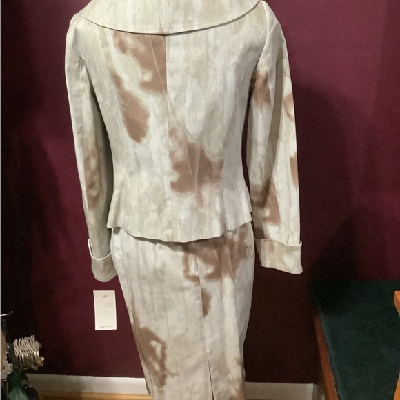 Lauren Taylor 4pc skirt suit with removable fur collar. - Picture 12 of 12